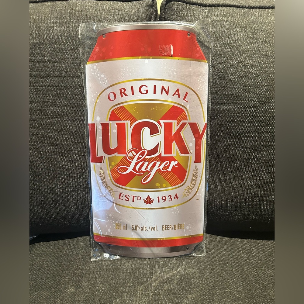 Lucky Lager Original Beer Can Metal Wall Sign Vintage Bar Pub Man Cave Decor